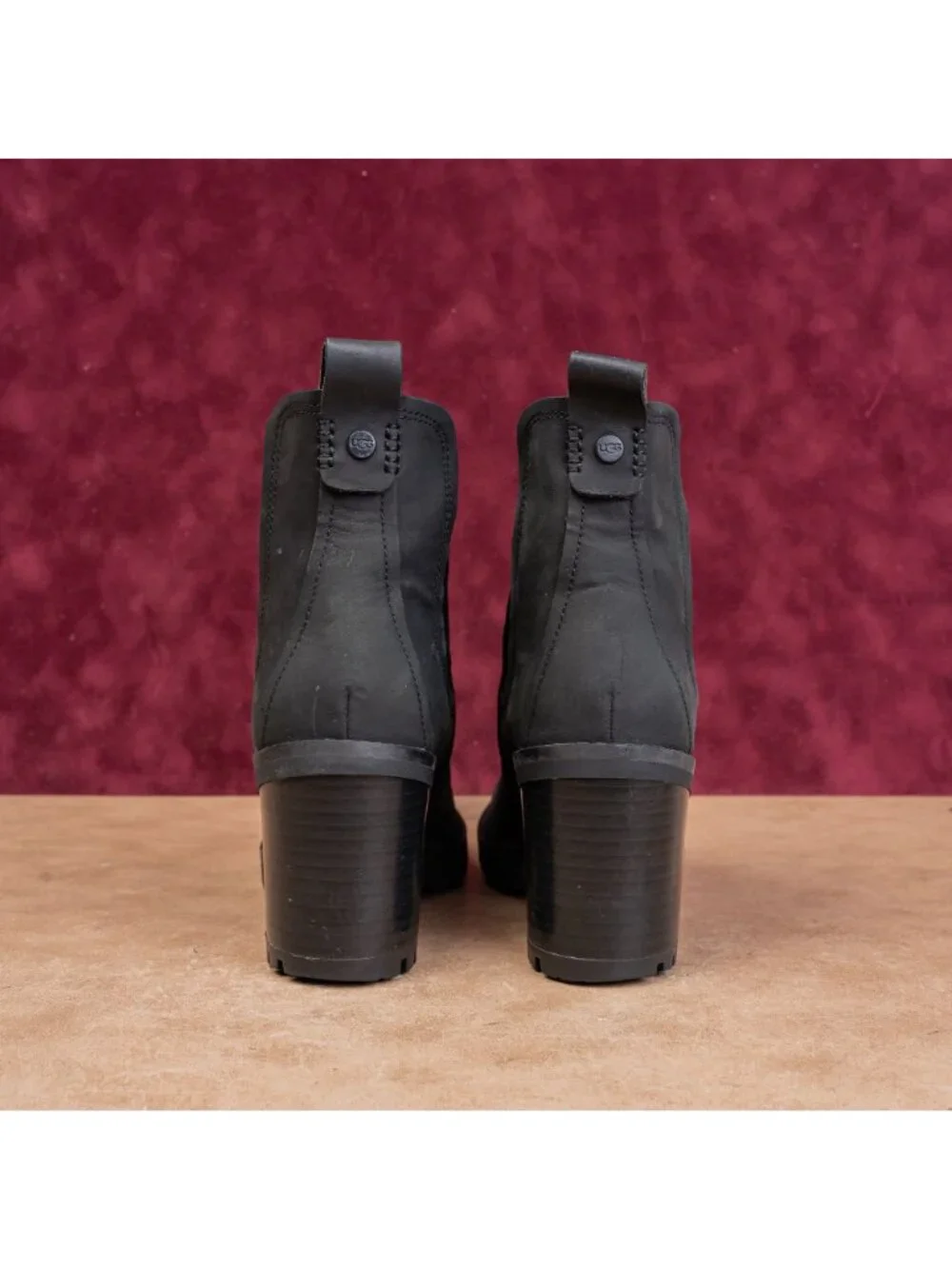 UGG Women Hazel Black Leather Slip-on Cushioned Cozy Chelsea Boots sz 6.5
